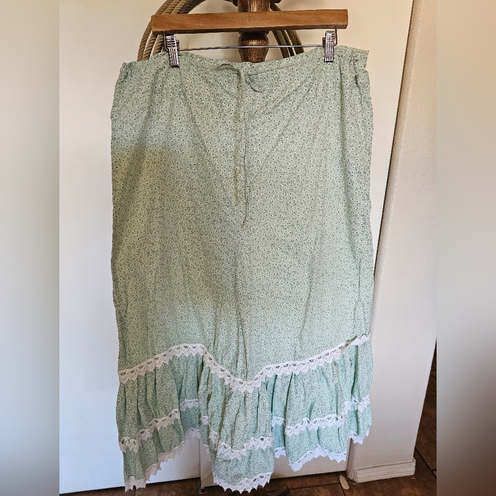 Skirt or Strapless dress